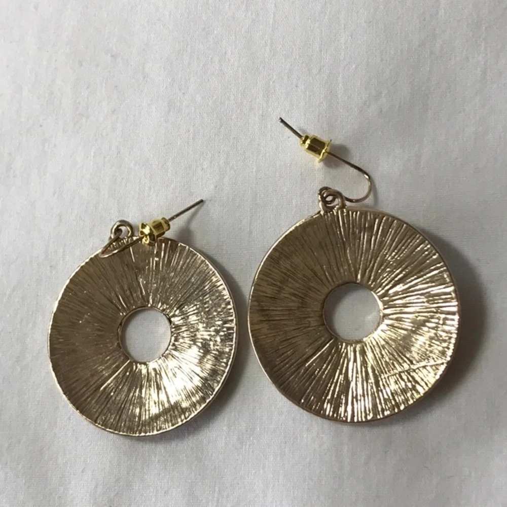 round earrings in gold tone - Picture 4 of 4